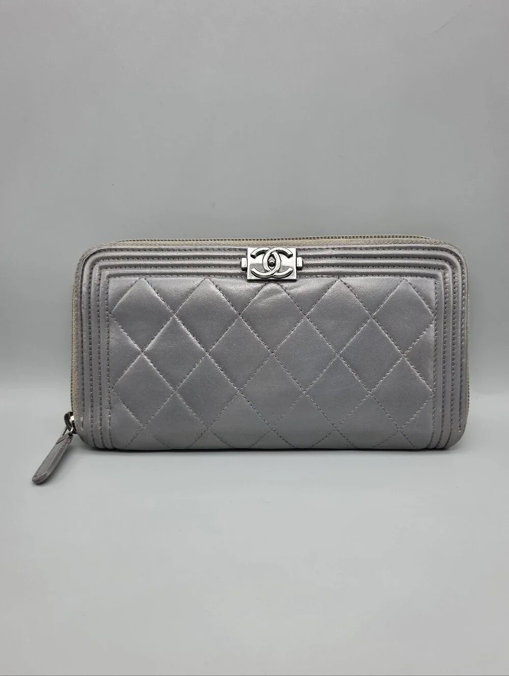 🩶CHANEL Authentic Quilted Leather Zip-Around Boy Wallet🩶